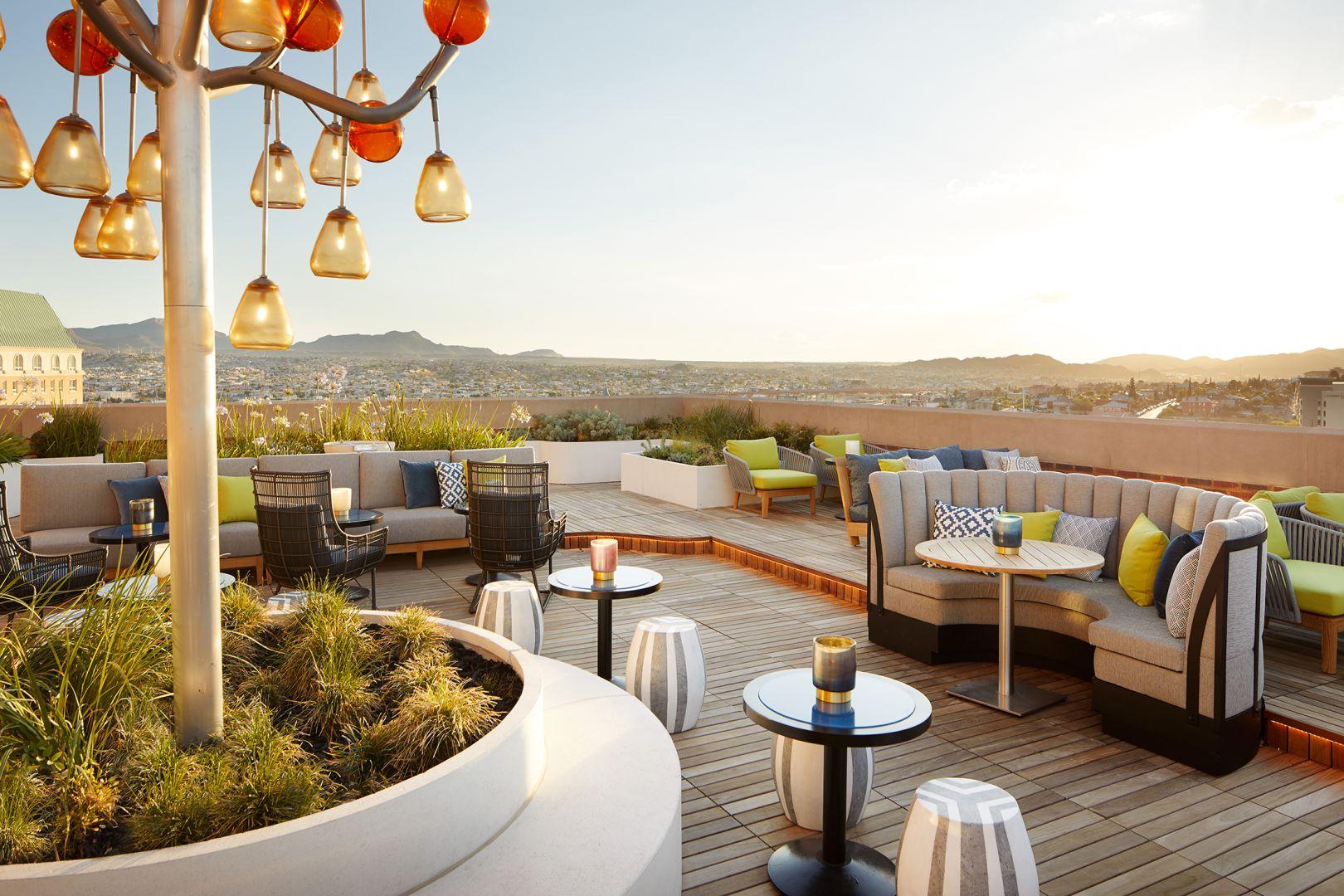 The Plaza Hotel Pioneer Park El Paso Kültér fotó The rooftop lounge at the Hotel Valley Ho